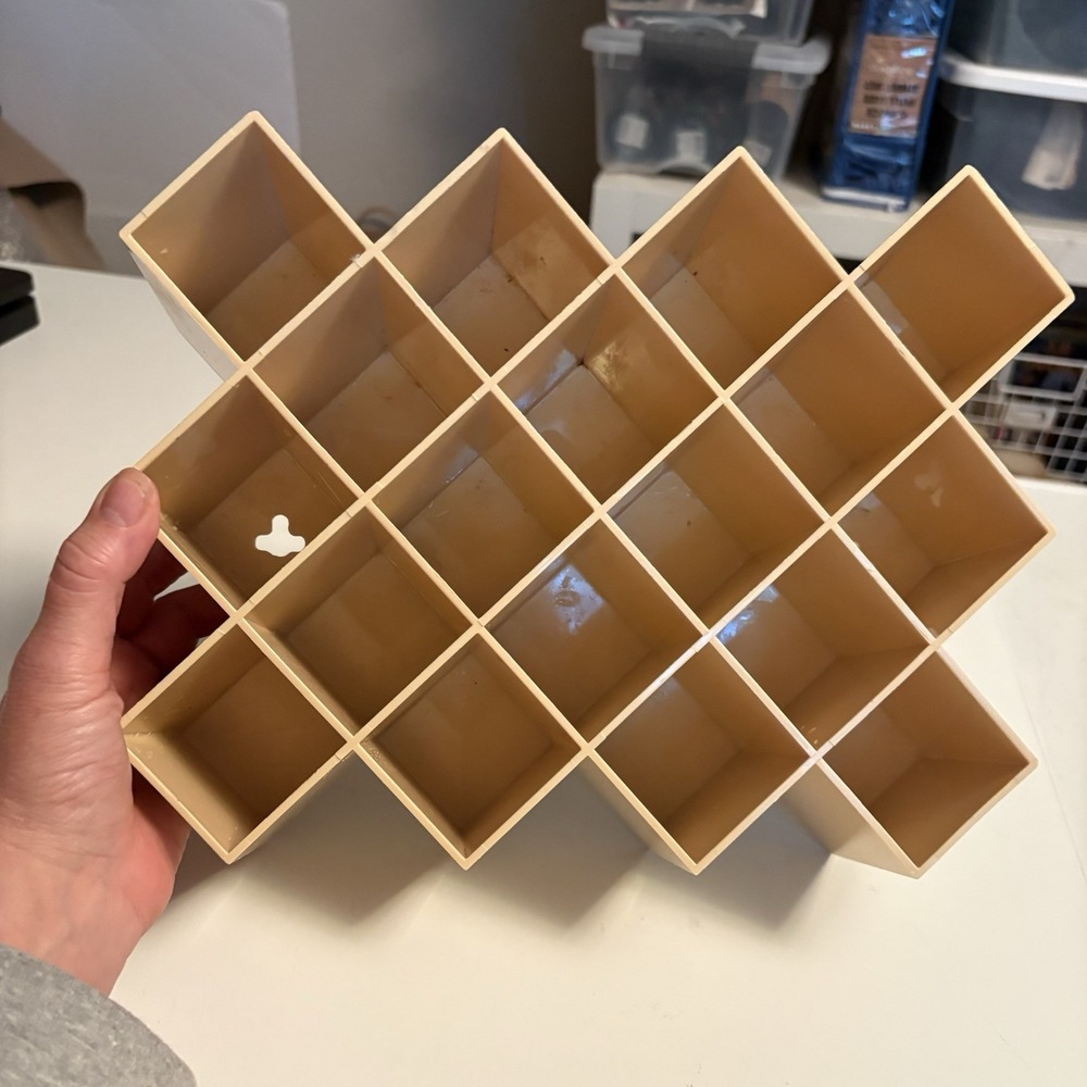 Vintage MCM ~ COPCO ~ Beige Honeycomb Retro Wall Spice Rack ~ Lubge-Randel